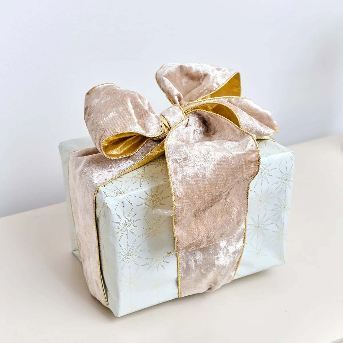 Lightweight Large Shiny Velvet Pink Gold Wired Ribbon Garland – 270cm 2.7m 106.3′ Comfortable