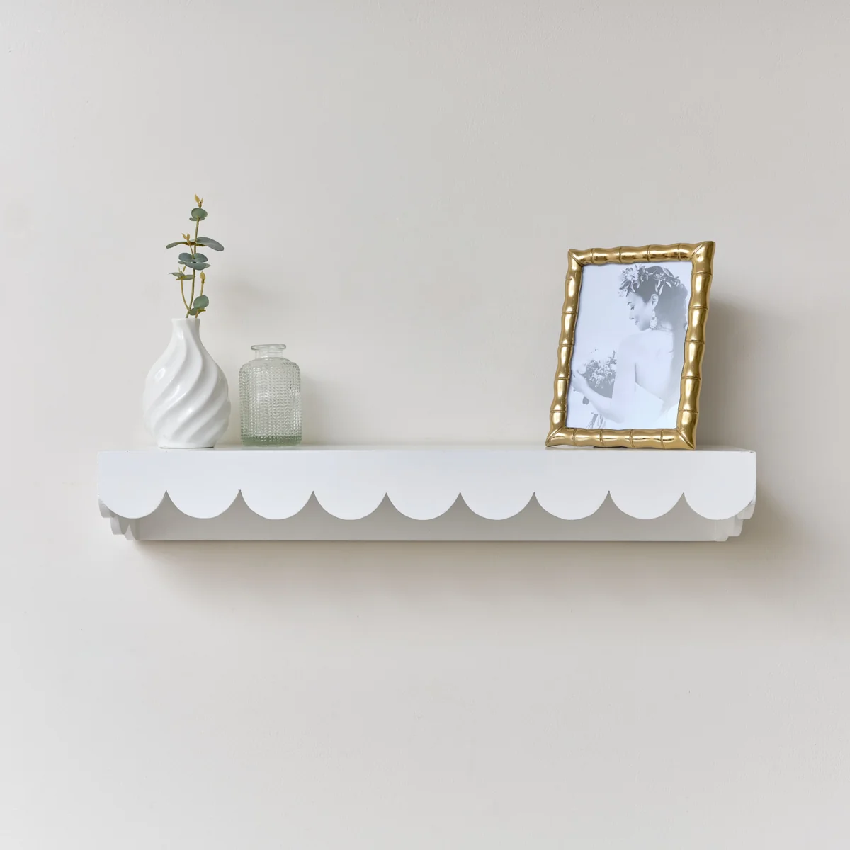 Next-Generation Large White Scalloped Wall Storage Shelf – 61cm Efficient