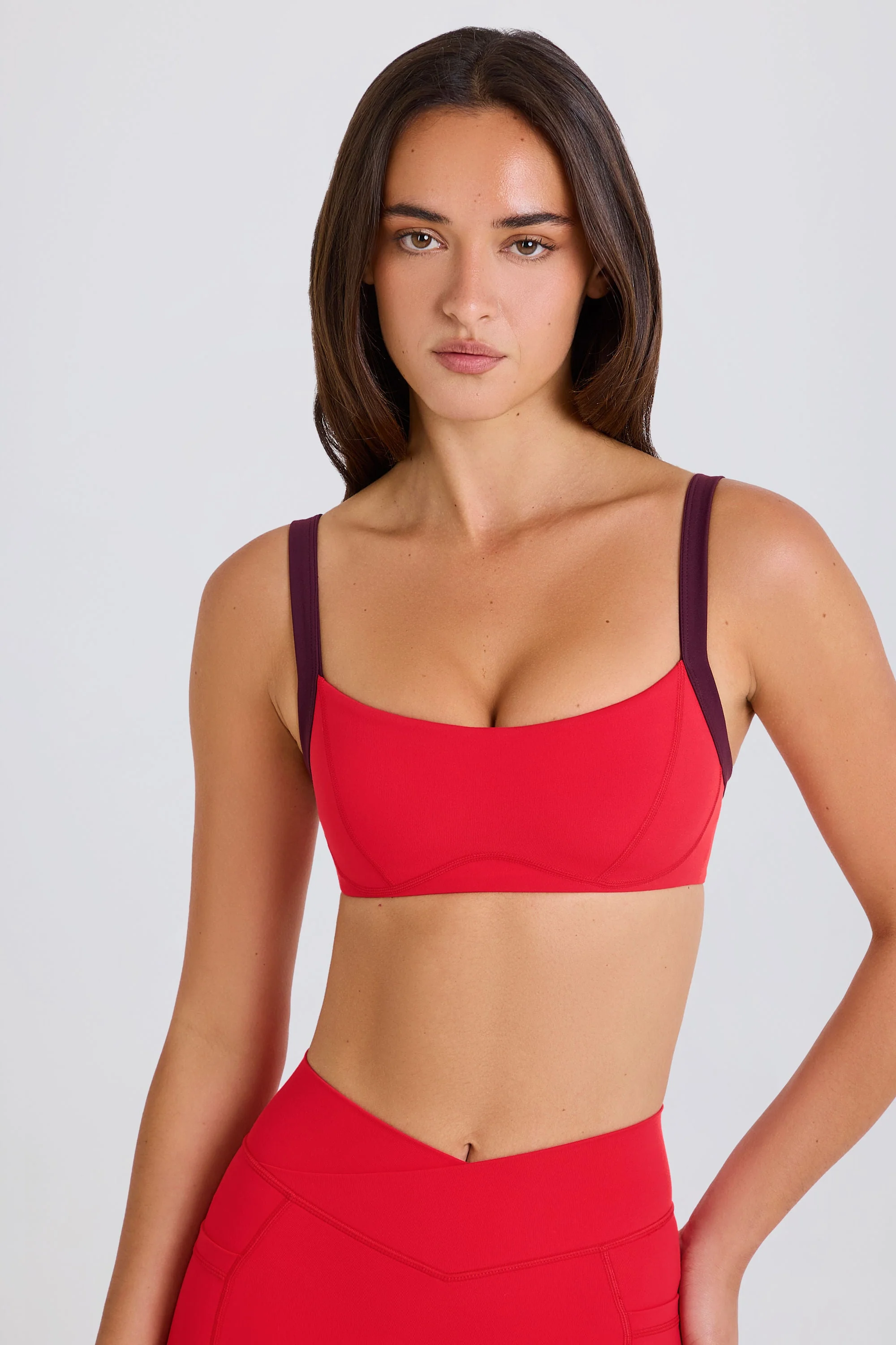 Professional Soft Active Contrast-Trim Sports Bra in Strawberry Prestigious