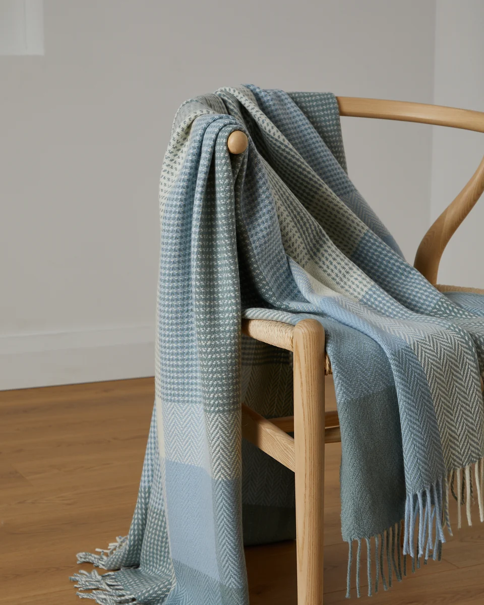 Proven Foxford Tara Cashmere and Lambswool Throw Durable