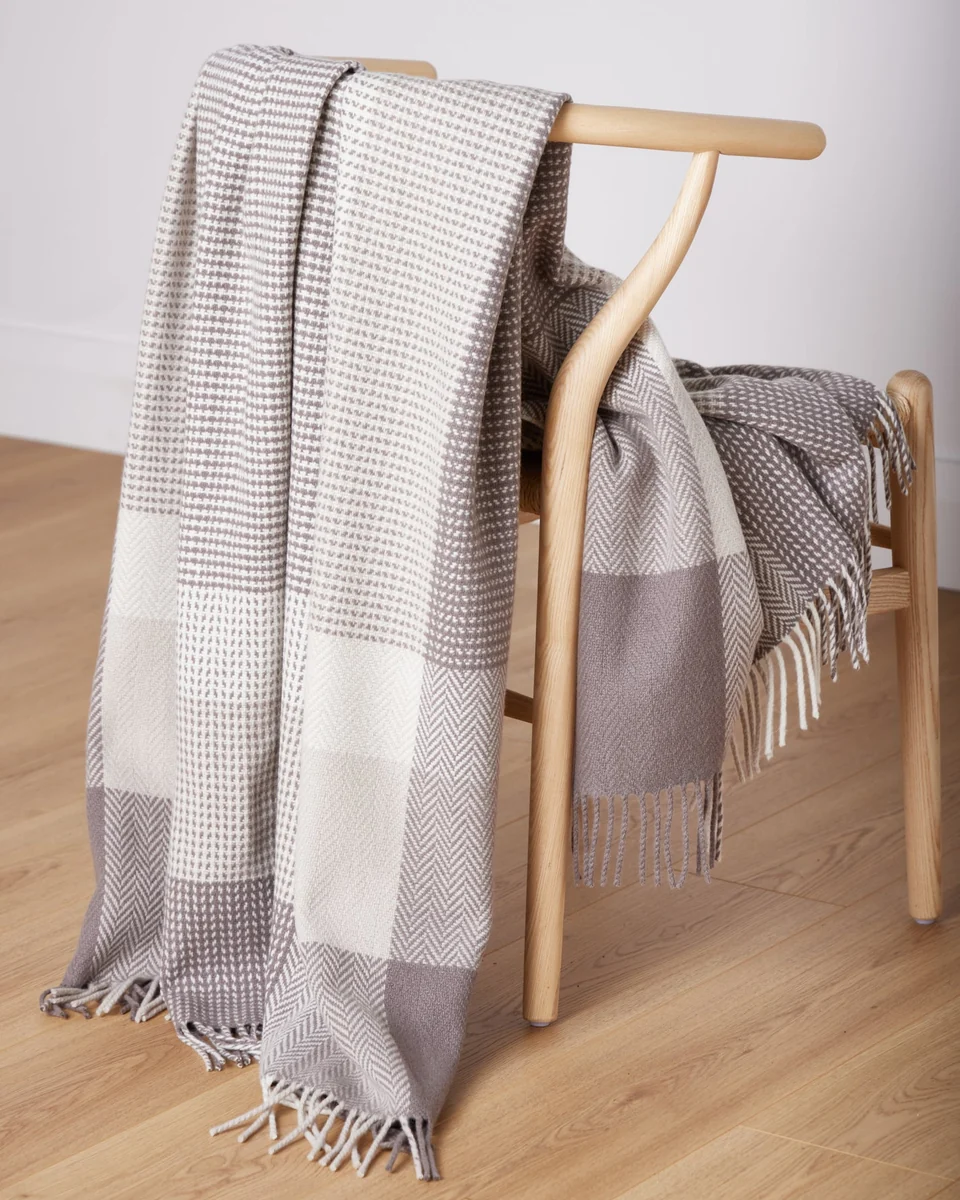 Reusable Foxford Dún Briste Cashmere and Lambswool Throw High-Performance