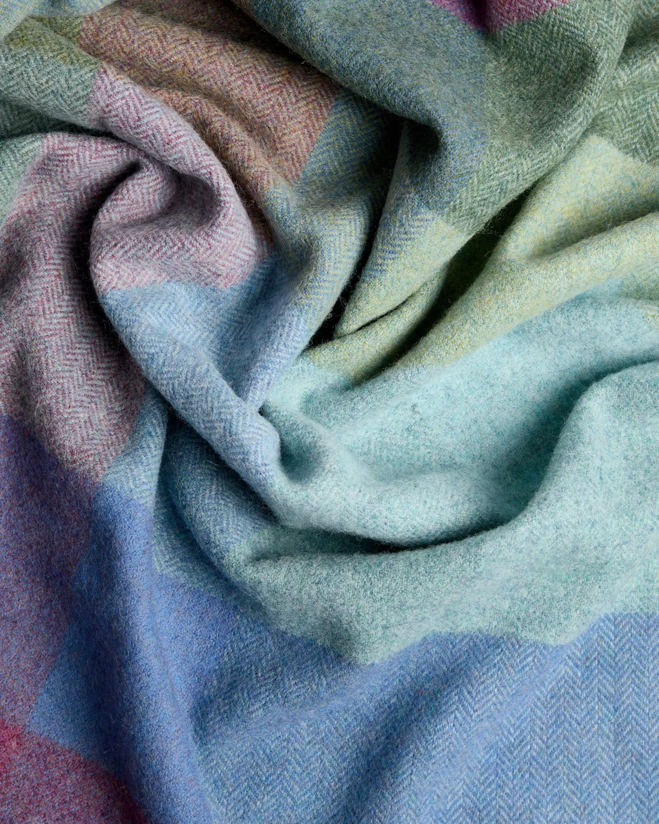 Minimalist Foxford Kilmeaden Lambswool Comfort Throw Modern