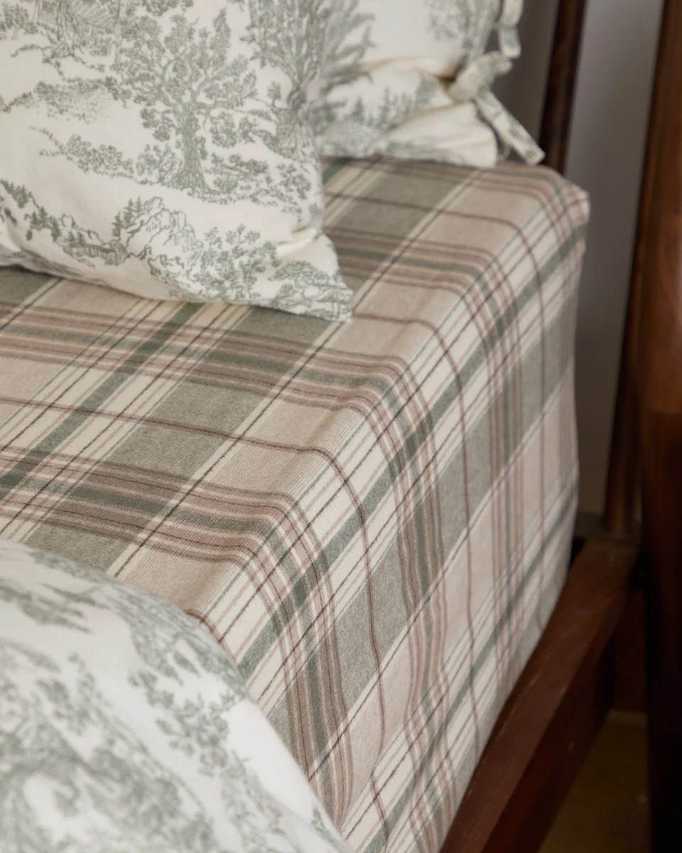 Fine Foxford Eve Tartan Fitted Sheet Professional